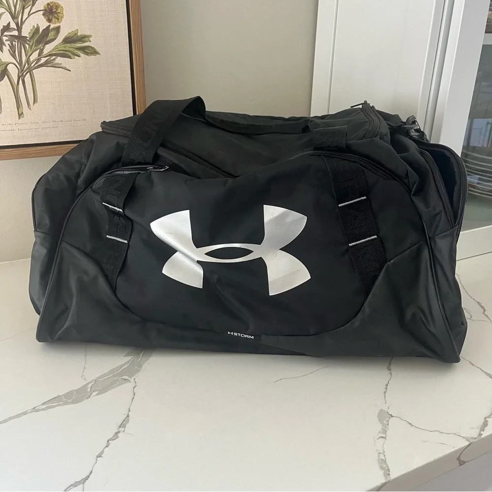 Under Armour, Black sports Duffel Bag